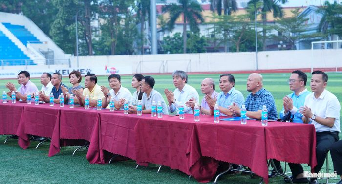 Các đại biểu tham dự bế mạc và trao giải.