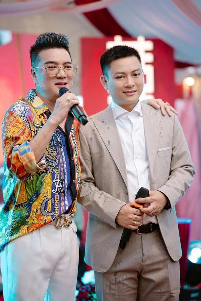 Đàm Vĩnh Hưng đến dự tiệc cưới của Hoài Lâm.