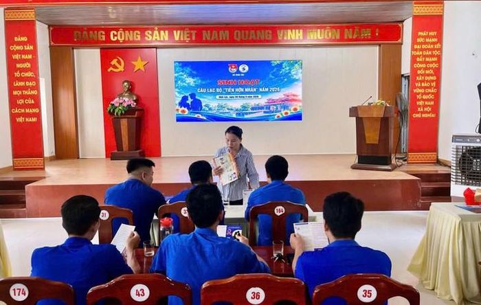 Truyền thông, giáo dục và tư vấn là những giải pháp quan trọng để nâng cao kiến thức, kỹ năng tự bảo vệ và khả năng tiếp cận dịch vụ y tế của trẻ em gái, thanh thiếu niên. Ảnh: NH.