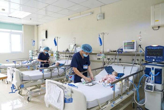 Bệnh nhân cúm đang được điều trị tại BV Nhi TƯ. Ảnh: Phòng thông tin điện tử BVNTW