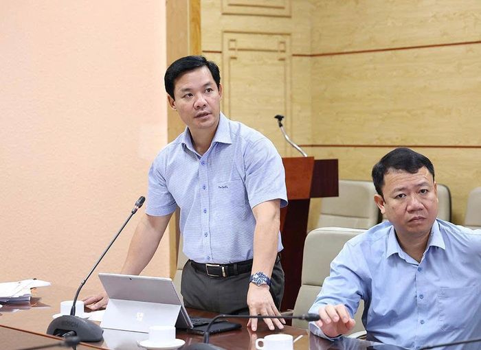 Đại diện lãnh đạo Trung tâm Thông tin y tế Quốc gia báo cáo tại cuộc họp.  Ảnh: Trần Minh