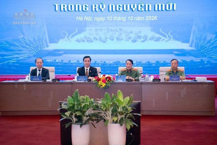 Các đồng chí chủ trì điều hành Hội thảo. Ảnh: Media Quốc hội