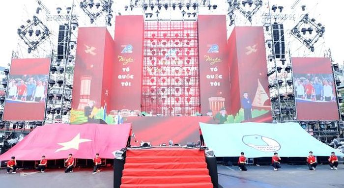Ngọn lửa thiêng Hành trình "Tôi yêu Tổ quốc tôi" đã đến Hà Nội. Ảnh: Đăng Hải
