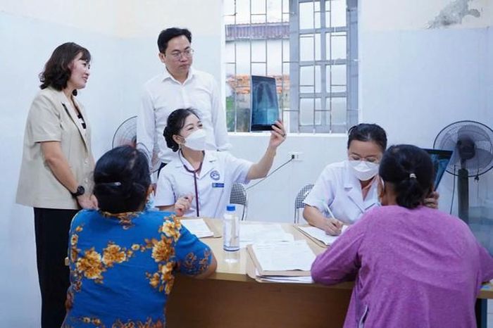 Lãnh đạo Sở Y tế khẳng định, ngành Y tế Nghệ An sẽ tiếp tục đẩy mạnh công tác phòng bệnh, tăng cường chăm sóc sức khỏe từ sớm, từ cơ sở, lấy người dân làm trung tâm và từng bước nâng cao chất lượng dịch vụ y tế tại cộng đồng. ẢNH: B.V