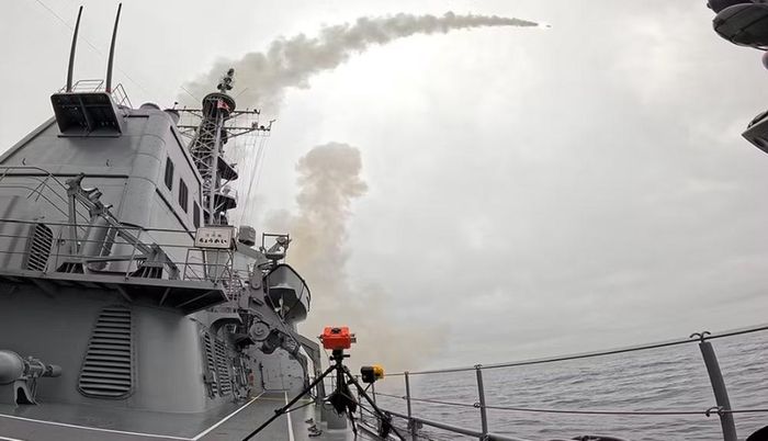 Tên lửa hành trình tấn công mặt đất BGM-109 Tomahawk sử dụng động cơ phản lực, bay ở tốc độ dưới âm thanh và có khả năng hoạt động trong nhiều điều kiện thời tiết.