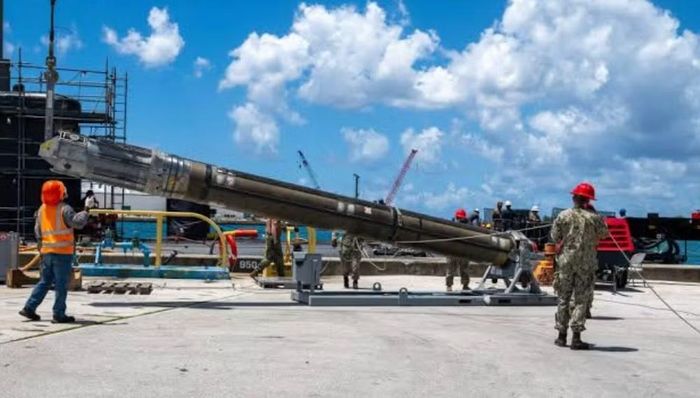 Tháng 12/2024, tàu khu trục HMAS Brisbane thuộc lớp Hobart phóng thử thành công tên lửa Tomahawk trong hoạt động thử nghiệm ngoài khơi bờ biển phía tây nước Mỹ.