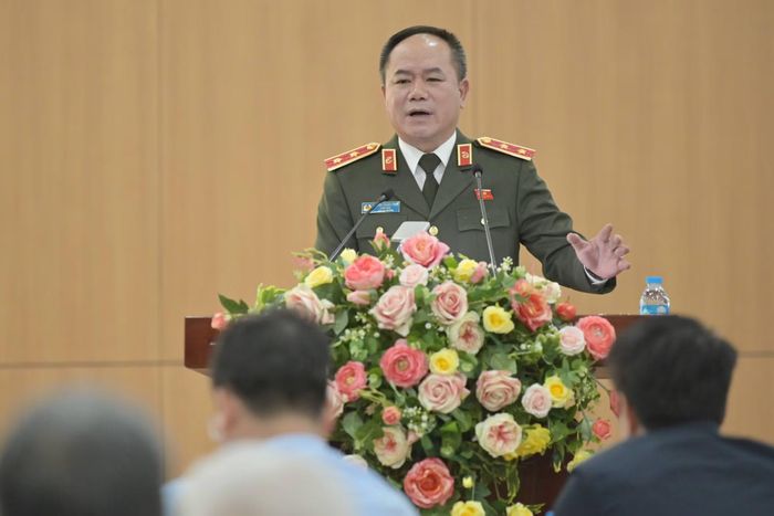 Trung tướng Nguyễn Thanh Tùng trao đổi với cử tri về vụ án Mr. Pips.