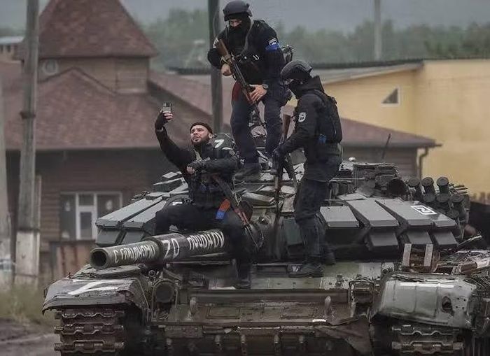 Sau đó trong một cuộc phỏng vấn với Axios, Tổng thống Zelensky nói rằng ông rất sửng sốt trước thỏa thuận về việc Mỹ mua trực tiếp dầu diesel từ Nga.