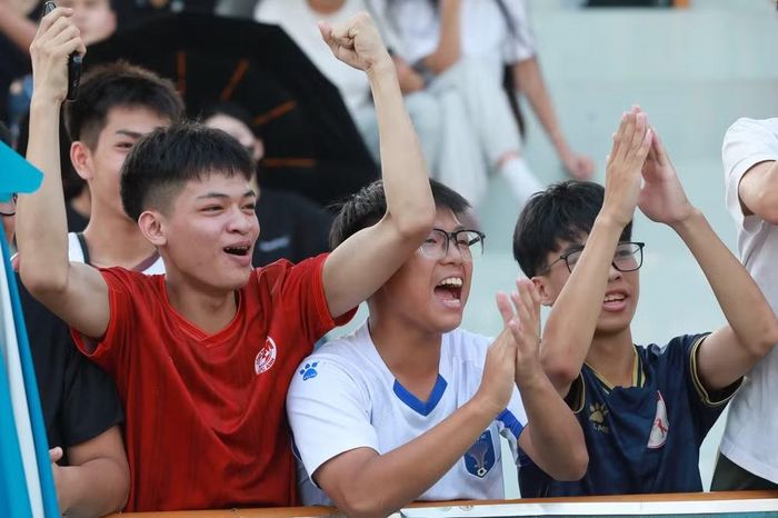Niềm vui, sự tiếc nuối và những cảm xúc chân thật ấy làm nên sức hấp dẫn rất riêng của bóng đá học sinh