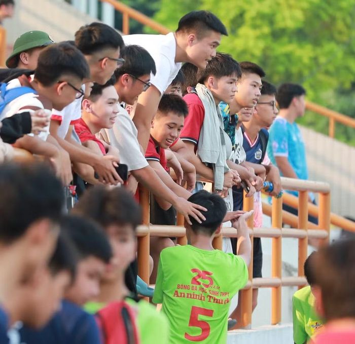 Hơn cả những con số, chính tình yêu bóng đá và tinh thần gắn kết của học sinh...