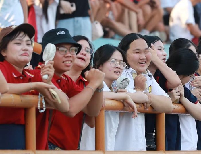 Ở mùa giải thứ XXV, với kỷ lục 130 đội đăng ký tham dự, sức nóng trên sân cỏ càng được cộng hưởng bởi sự hiện diện đông đảo của các cổ động viên