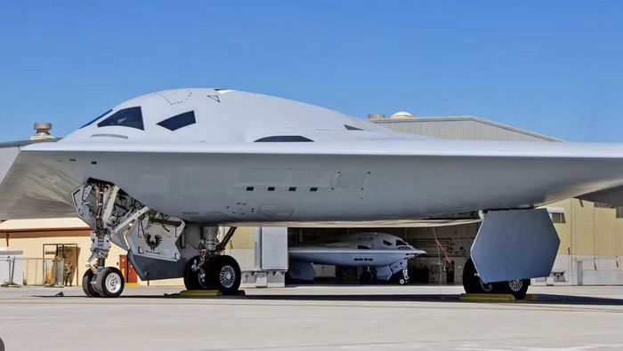 B-21 cũng có thể đóng vai trò trong răn đe. Không quân Mỹ xác định máy bay này là một thành phần quan trọng của quá trình hiện đại hóa lực lượng hạt nhân, đồng thời có khả năng mang tải trọng thông thường và hạt nhân.