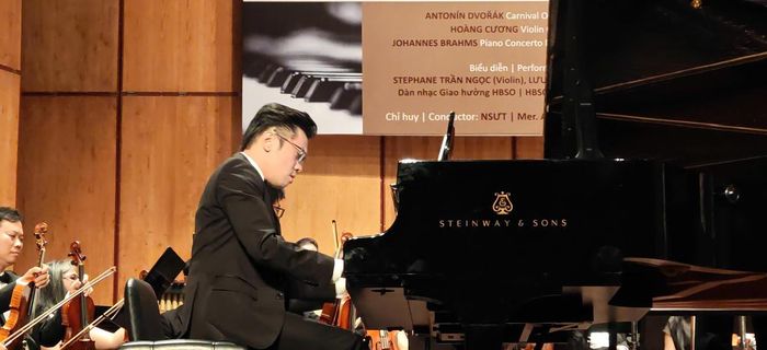 Nghệ sĩ piano Lưu Hồng Quang một lần nữa cho thấy tài năng kỹ thuật điêu luyện cùng chiều sâu cảm xúc trong đêm diễn. Ảnh: Việt Quỳnh