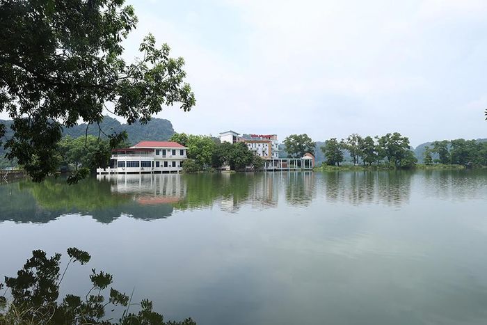 Một góc Hồ Quan sơn, xã Hồng Sơn.