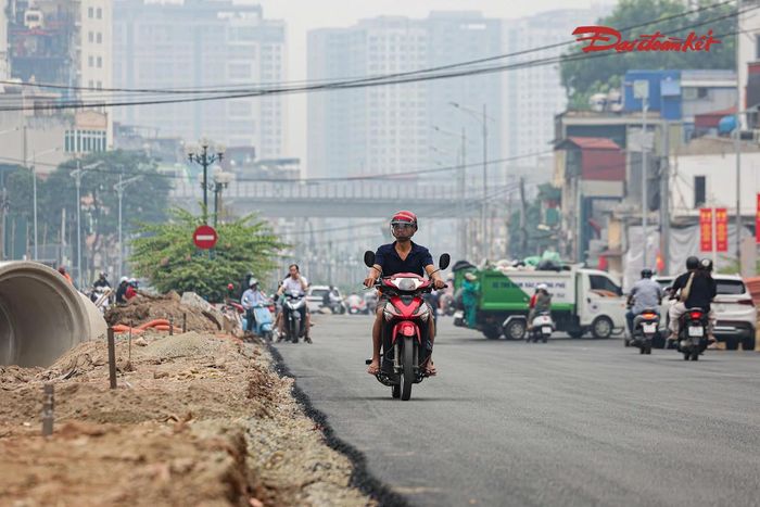 Đáng chú ý, tại đoạn Nguyễn Trãi - Đầm Hồng, khoảng 300 m tính từ đầu tuyến phía đường Nguyễn Trãi đến khu vực cầu Thượng Đình đã được đưa vào lưu thông.