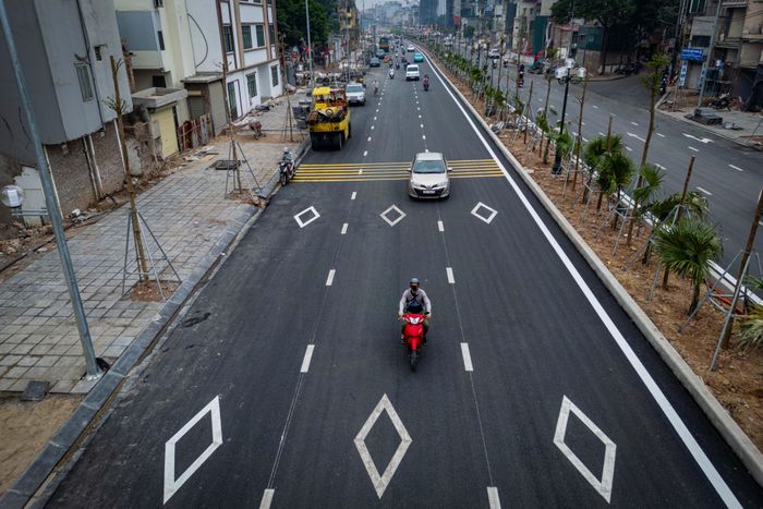  Nhiều đoạn đường của tuyến Vành đai 2,5 đoạn Đầm Hồng - Nguyễn Trãi được thảm nhựa đường và kẻ vạch phân làn. Các hệ thống chiếu sáng, cây xanh, biển báo và đèn tín hiệu giao thông đã được lắp đặt.