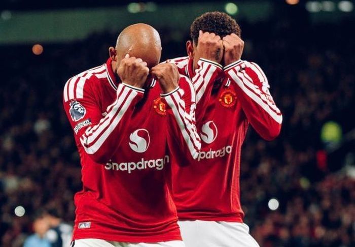  Manchester United tự mãn sau bàn thắng của Mbeumo. Ảnh: X. 