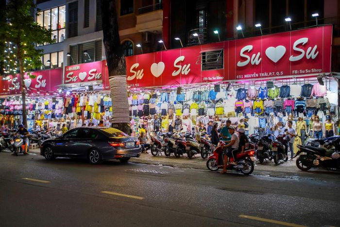  Đường Nguyễn Trãi kéo dài từ quận 1 sang quận 5 cũ ở TP.HCM. Ảnh chụp năm 2019: Quỳnh Danh. 