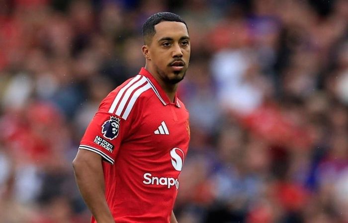 Tielemans gây thất vọng trước Tottenham.