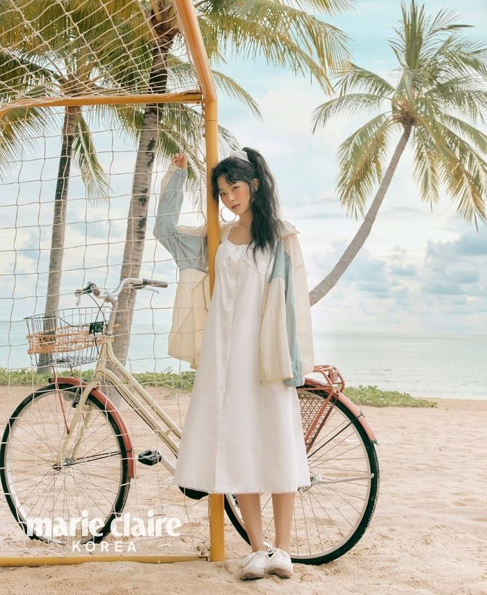 Seulgi - thành viên của nhóm nhạc nữ Red Velvet chụp ảnh tại Phú Quốc năm 2025. Ảnh: @marieclairekorea.