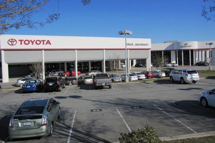  Một lợi thế của những nhà sản xuất có danh mục sản phẩm rộng như Toyota là khả năng giữ chân khách hàng ngay cả khi nhu cầu thay đổi. Việc có nhiều lựa chọn trong cùng hệ sinh thái thương hiệu giúp hãng xe duy trì khách hàng qua những giai đoạn khác nhau. 