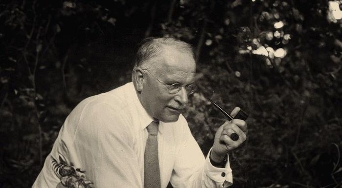  Carl Jung đã dùng chính những giấc mơ của mình để đi tìm những giải mã lớn. Ảnh: Ruya.