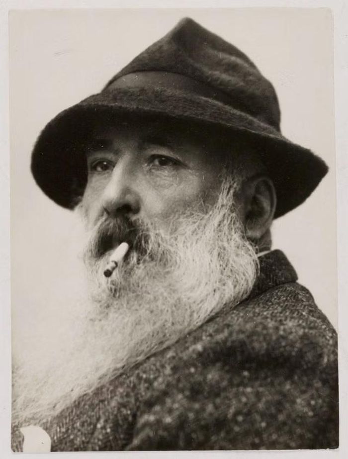 Danh họa người Pháp Claude Monet trong bức ảnh chụp khoảng năm 1920. Ông viết thư thường xuyên trong suốt cuộc đời. Ảnh: Christie’s.