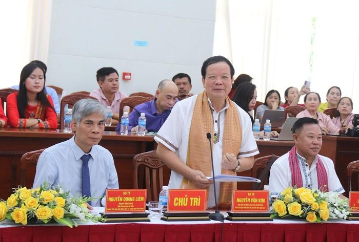 GS.TS Nguyễn Văn Kim, Chủ tịch Hội Khoa học Lịch sử Việt Nam, Phó Chủ tịch Hội đồng Di sản văn hóa quốc gia chủ trì Hội nghị