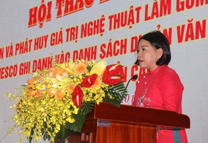 Bà Thái Thị Lệ Hằng, Giám đốc Sở VHTTDL tỉnh Khánh Hòa phát biểu