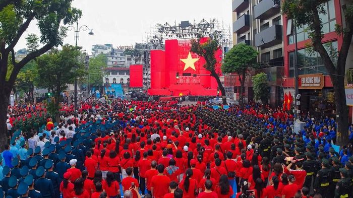 Lễ phát động thu hút đông đảo người dân tham gia