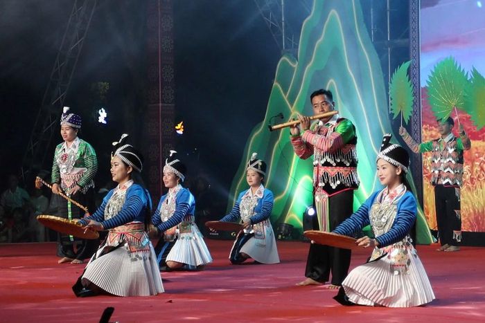 Tiết mục nghệ thuật tại Lễ bế mạc