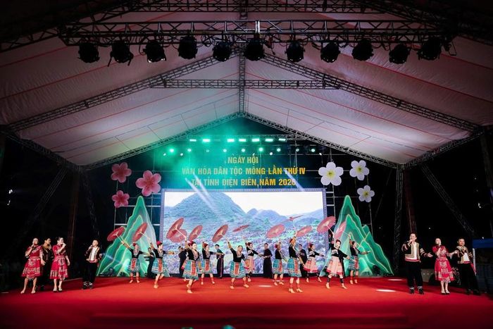 Tiết mục nghệ thuật tại Lễ bế mạc