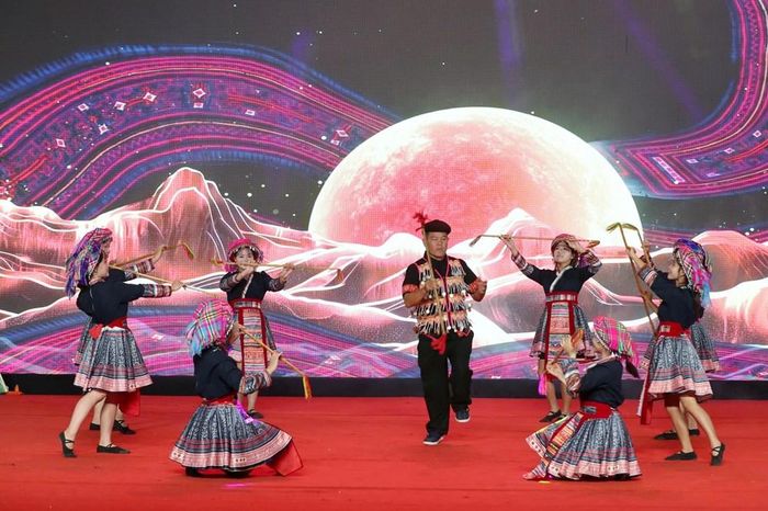 Tiết mục nghệ thuật tại Lễ bế mạc