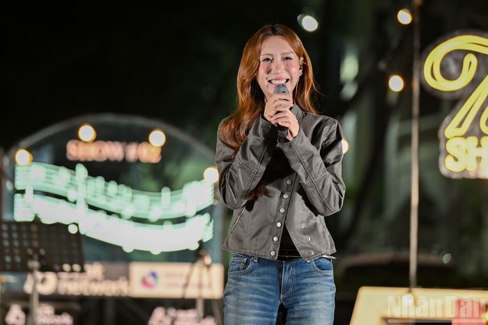 Lynk Lee duyên dáng tại Tán Đa 2.