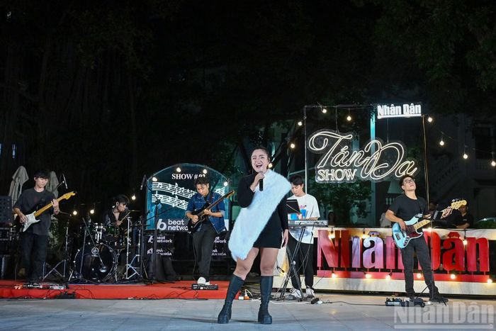 Ban nhạc MAGMA trình diễn mở đầu Tán Đa 2.
