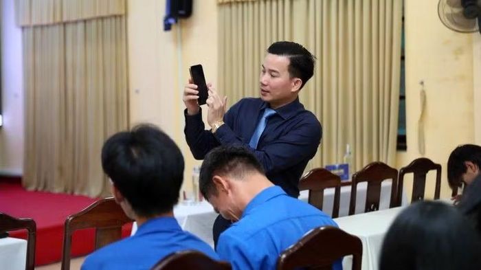 Tổng Giám đốc Công ty cổ phần Thư viện số Việt Nam Nguyễn Anh Dũng chia sẻ tại chương trình. (Ảnh: H.TRANG)