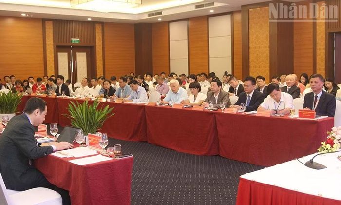 Tham dự hội thảo có lãnh đạo Hội đồng nhân dân, Ủy ban nhân dân tỉnh Sơn La cùng các doanh nghiệp, hợp tác xã đóng trên địa bàn tỉnh Sơn La. (Ảnh: QUỐC TUẤN)