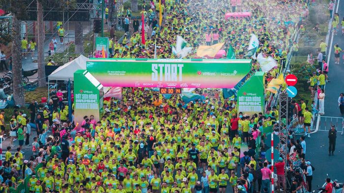 Các runner trước giờ bứt phá tại VPBank Đất Sen Hồng Music Marathon 2026. (Ảnh: HỮU NGHĨA)