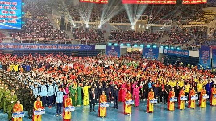 Các đoàn của khối xã, phường, đặc khu và khối sở, ngành, đoàn thể tham dự Đại hội. (Ảnh: QUANG THỌ)