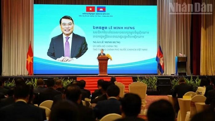 Thủ tướng Chính phủ Lê Minh Hưng phát biểu ý kiến tại Diễn đàn Doanh nghiệp Việt Nam-Campuchia. (Ảnh: ĐINH TRƯỜNG)