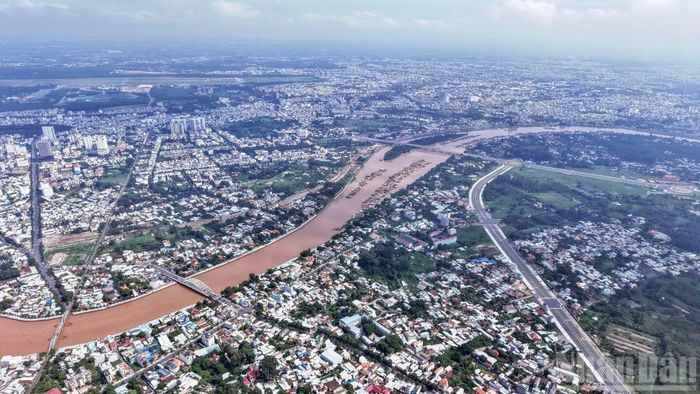 Sông Cái (một nhánh của sông Đồng Nai), đoạn qua phường Trấn Biên.