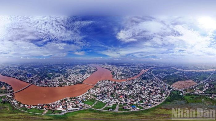 Sông Đồng Nai chảy qua trung tâm thành phố Đồng Nai dưới góc ảnh flycam 360 độ.