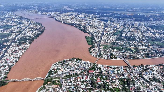 Trong hai ngày qua mức nước đo được tại trạm Biên Hòa trên sông Đồng Nai cao nhất trong hàng chục năm qua.