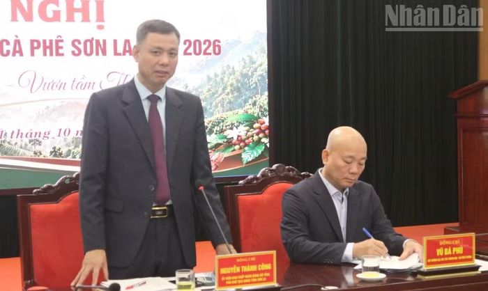 Lãnh đạo Ủy ban nhân dân tỉnh Sơn La và Cục Xúc tiến thương mại, Bộ Công thương chủ trì Hội nghị kết nối giao thương cà-phê Sơn La năm 2026. (Ảnh: QUỐC TUẤN)