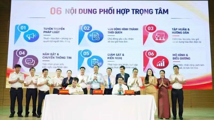 Quy chế phối hợp xác định, việc tuyên truyền phải được triển khai thường xuyên, hướng về cơ sở, khu dân cư, phù hợp từng nhóm đối tượng. (Ảnh: V.BỐN)