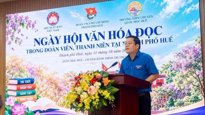Đồng chí Nguyễn Thanh Hoài, Bí thư Thành đoàn Huế chia sẻ tại chương trình. (Ảnh: Th. Trang)