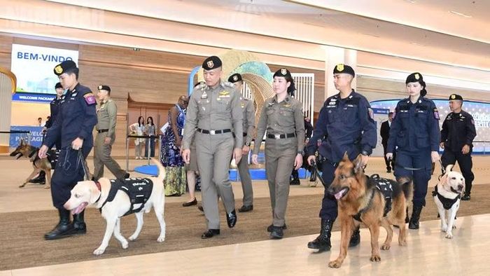 Chó nghiệp vụ K9 được huy động để bảo đảm an ninh hội nghị. (Ảnh: XUÂN SƠN)