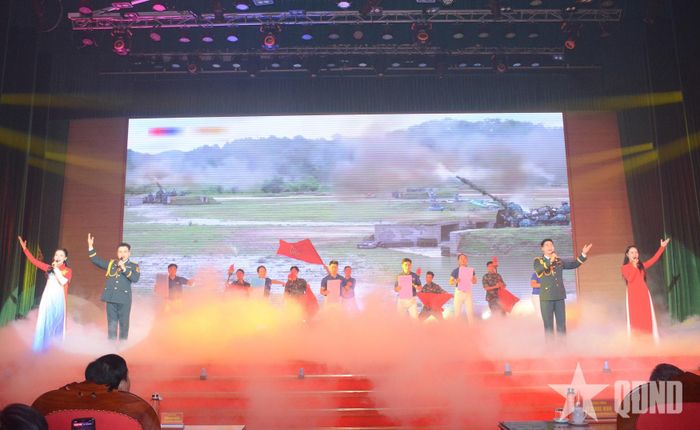  Phần thi tuyên truyền của đội Quân chủng Phòng không - Không quân gây ấn tượng mạnh mẽ nhờ việc đưa chuyển đổi số lên sân khấu. 