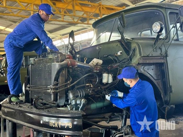  Tháo các cụm, chi tiết để tiến hành sửa chữa.
