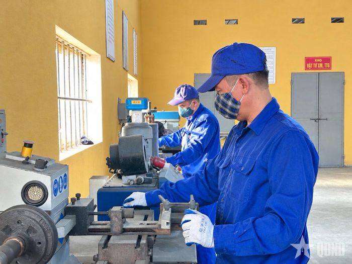  Sửa chữa các cụm, chi tiết của xe. 